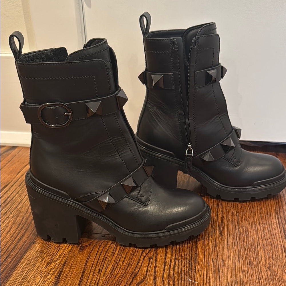 Valentino Garavani Black Pyramid-Stud Lug Ankle Boots